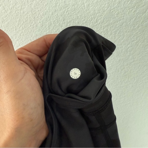 Lululemon- Fast & Free Croo II* Nulux 19”- Size 4 - Picture 6 of 9